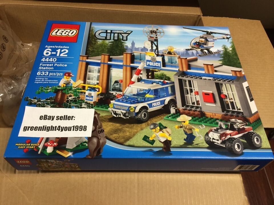 LEGO CITY 4440 FOREST POLICE STATION Helicopter & 5 Minifigures Building Toys - Click Image to Close